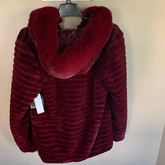 LIZ CLAIBORNE Faux Fur Outerwear NWT - Picture 2 of 6